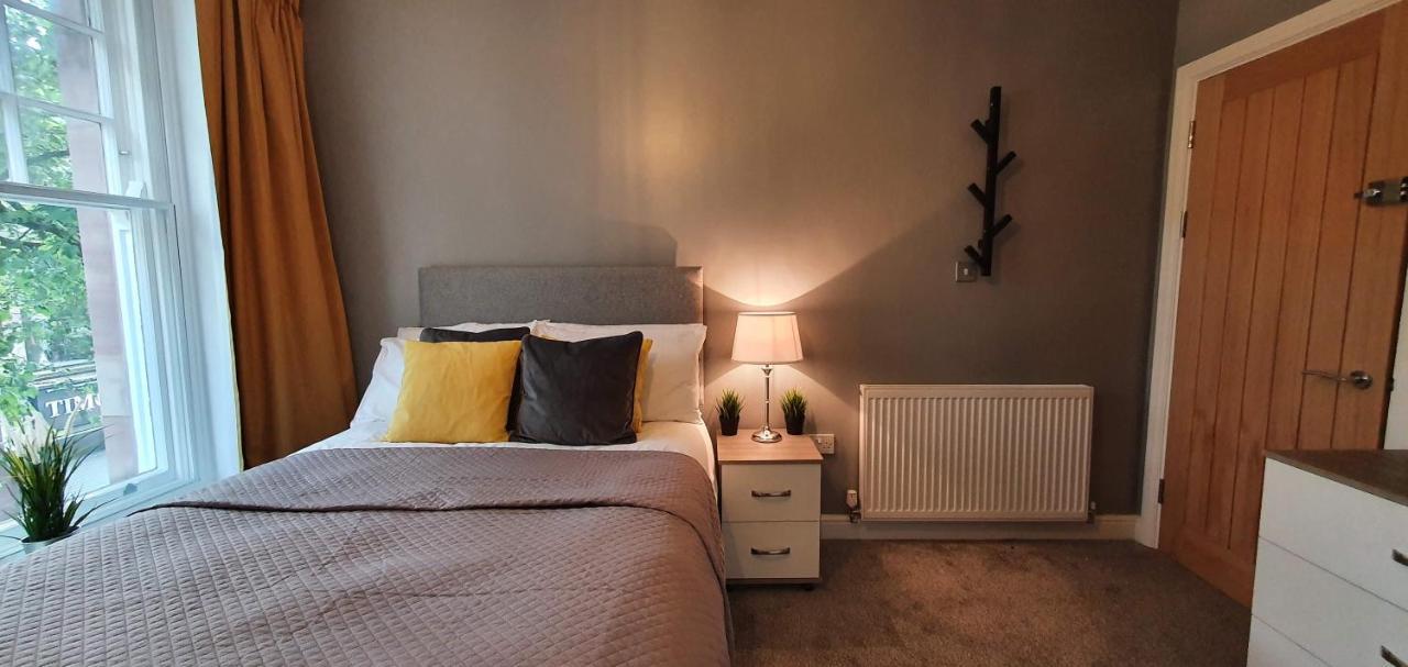 Darwin Stays - Service Accommodation In Newcastle Under Lyme City Centre Dış mekan fotoğraf