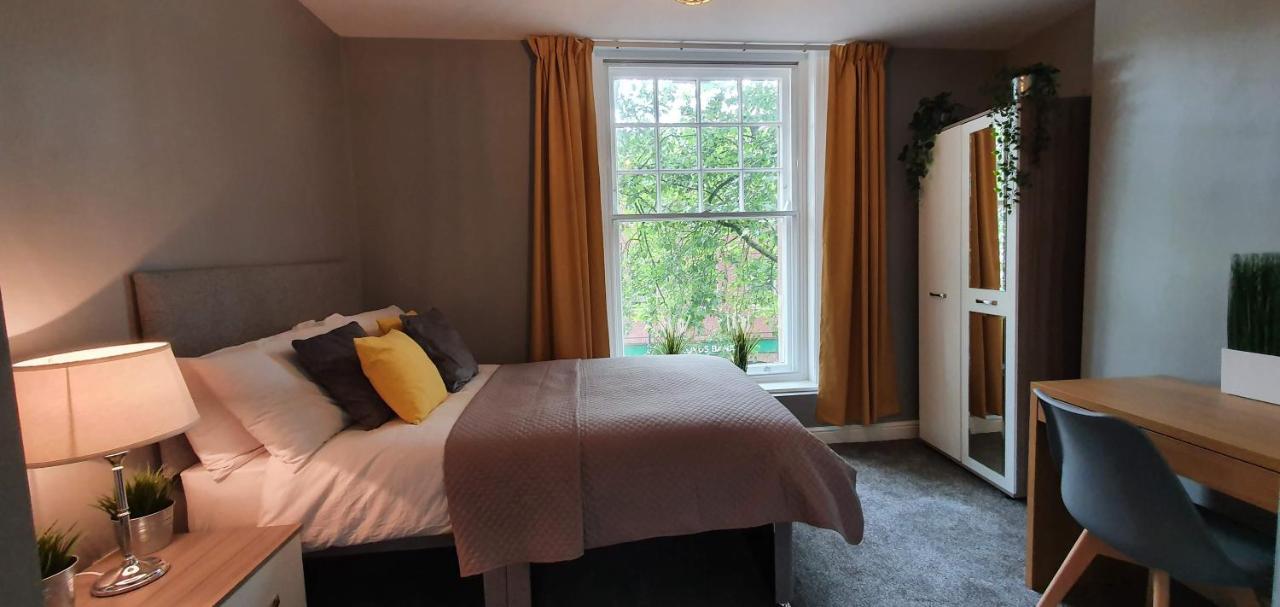 Darwin Stays - Service Accommodation In Newcastle Under Lyme City Centre Dış mekan fotoğraf