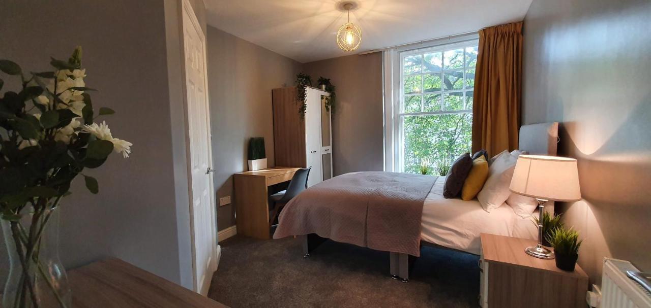 Darwin Stays - Service Accommodation In Newcastle Under Lyme City Centre Dış mekan fotoğraf