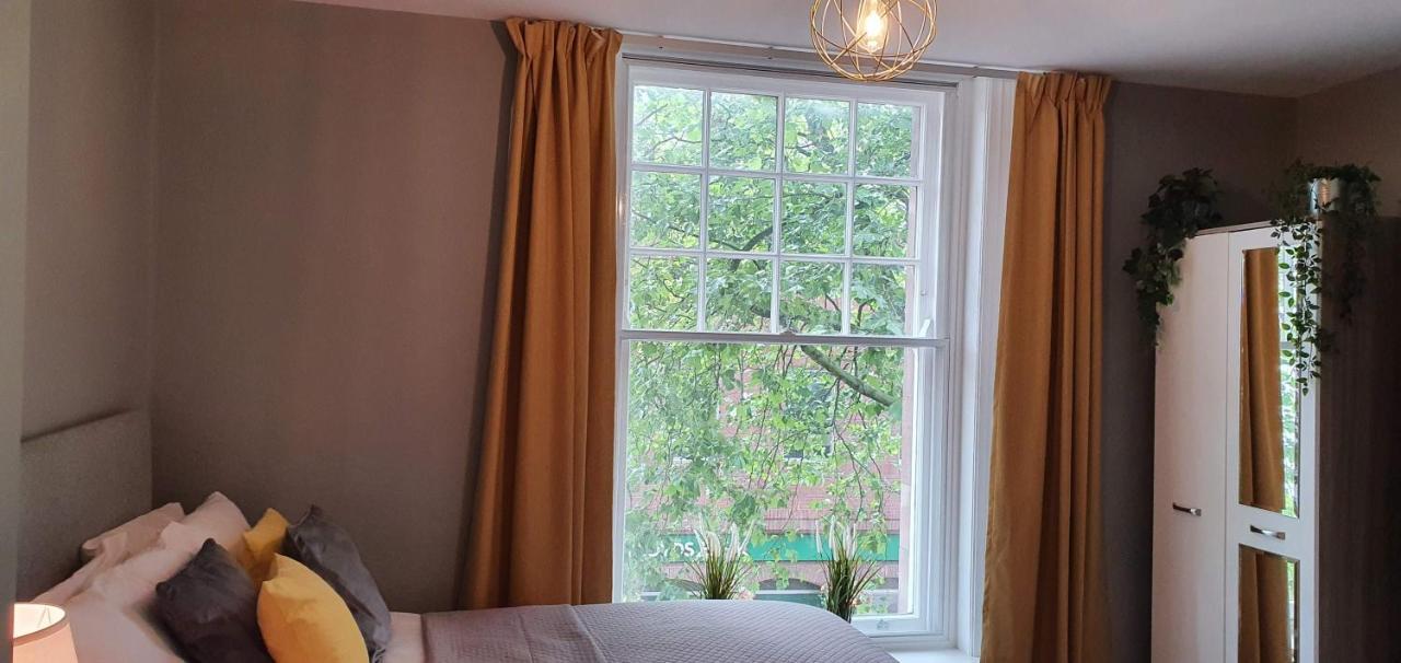 Darwin Stays - Service Accommodation In Newcastle Under Lyme City Centre Dış mekan fotoğraf
