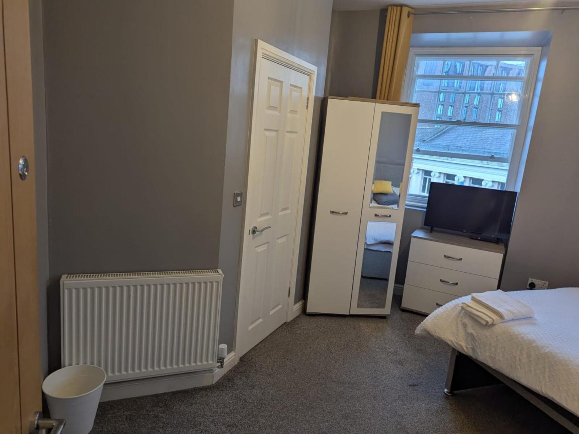 Darwin Stays - Service Accommodation In Newcastle Under Lyme City Centre Dış mekan fotoğraf