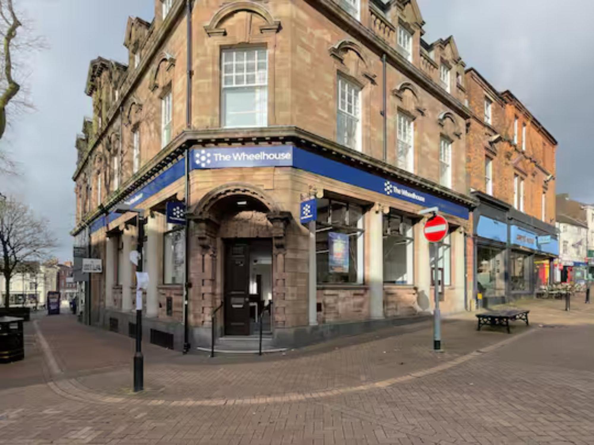 Darwin Stays - Service Accommodation In Newcastle Under Lyme City Centre Dış mekan fotoğraf