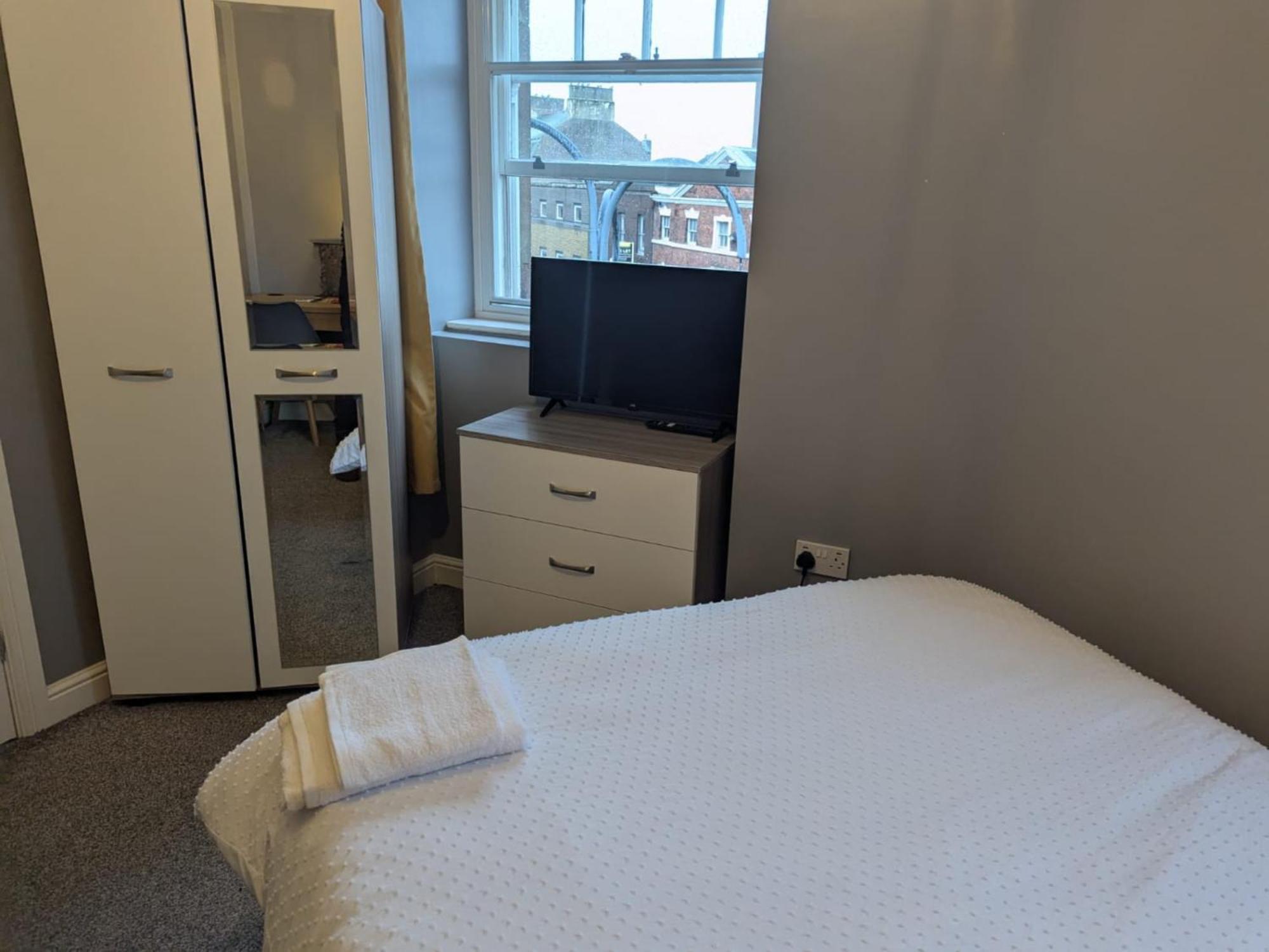 Darwin Stays - Service Accommodation In Newcastle Under Lyme City Centre Dış mekan fotoğraf