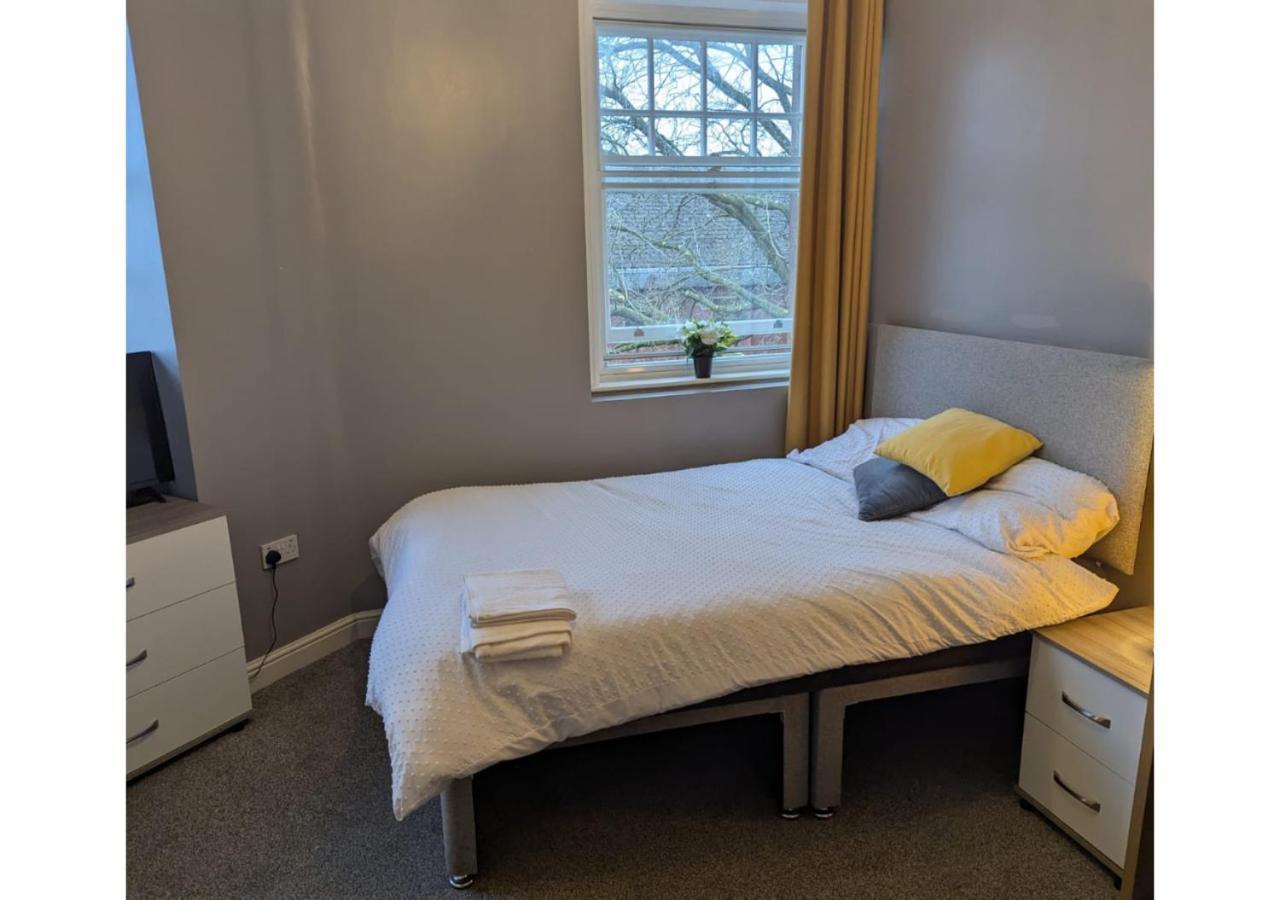 Darwin Stays - Service Accommodation In Newcastle Under Lyme City Centre Dış mekan fotoğraf