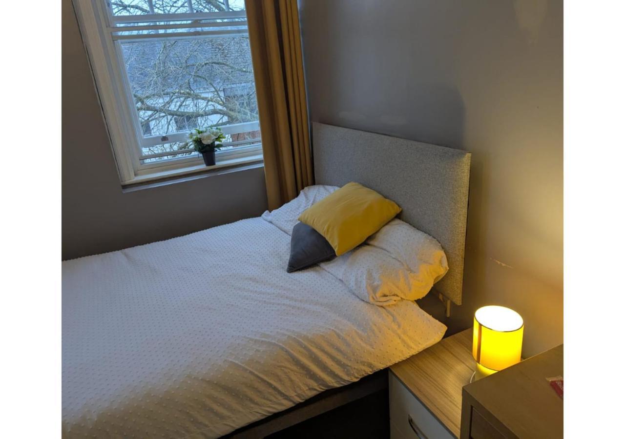 Darwin Stays - Service Accommodation In Newcastle Under Lyme City Centre Dış mekan fotoğraf