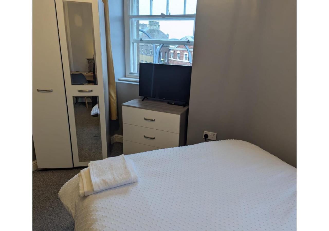 Darwin Stays - Service Accommodation In Newcastle Under Lyme City Centre Dış mekan fotoğraf