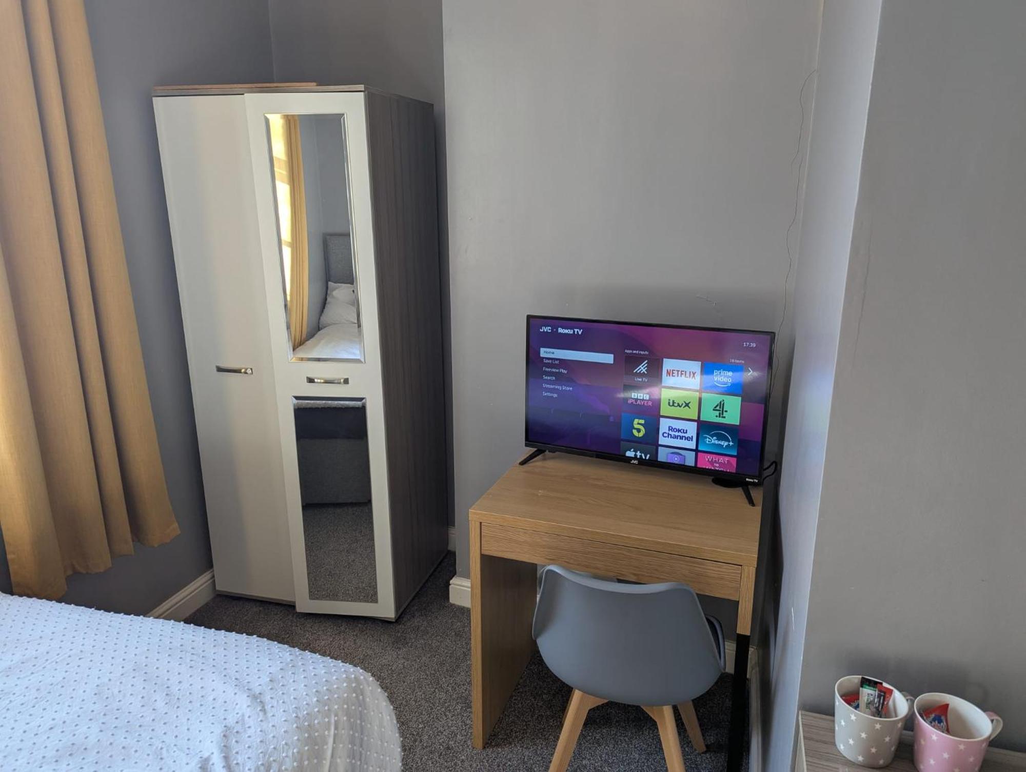 Darwin Stays - Service Accommodation In Newcastle Under Lyme City Centre Dış mekan fotoğraf